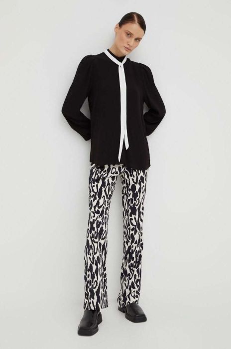 Сорочка Bruuns Bazaar жіноча колір чорний regular зі стійкою