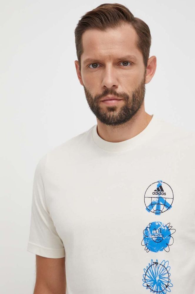Бавовняна футболка adidas чоловічий колір бежевий з принтом