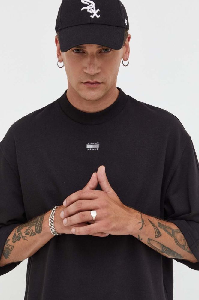Бавовняна футболка Tommy Jeans колір чорний з аплікацією (3543031)