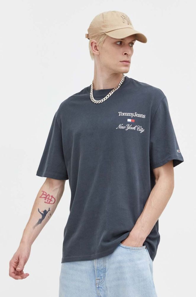 Бавовняна футболка Tommy Jeans колір сірий з аплікацією