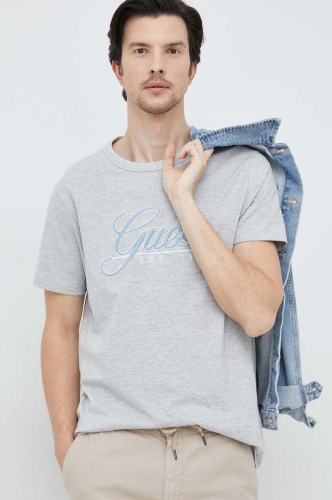 Бавовняна футболка Guess колір сірий з аплікацією (3104834)